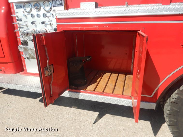 image for item HU9435 1972 International 1700  pumper fire truck
