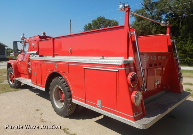 image for item HU9435 1972 International 1700  pumper fire truck