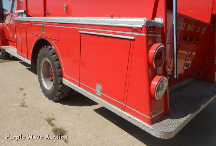 image for item HU9435 1972 International 1700  pumper fire truck