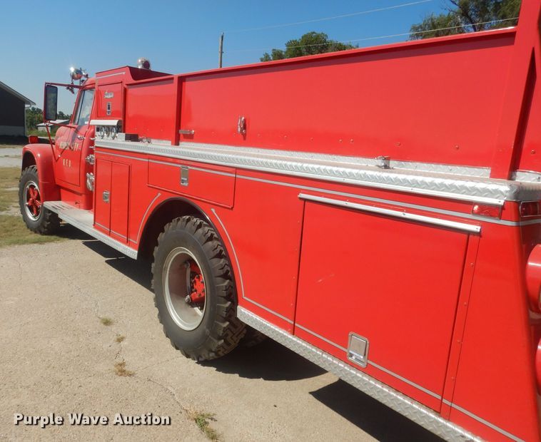 image for item HU9435 1972 International 1700  pumper fire truck