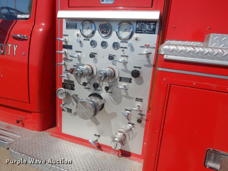 image for item HU9435 1972 International 1700  pumper fire truck