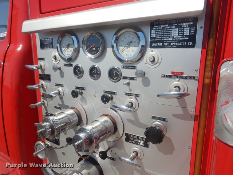 image for item HU9435 1972 International 1700  pumper fire truck