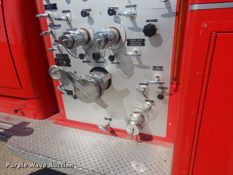 image for item HU9435 1972 International 1700  pumper fire truck