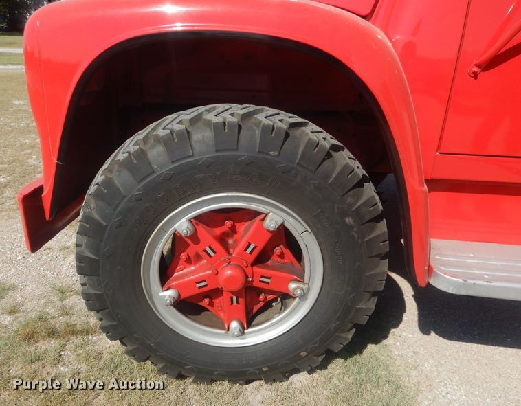 image for item HU9435 1972 International 1700  pumper fire truck