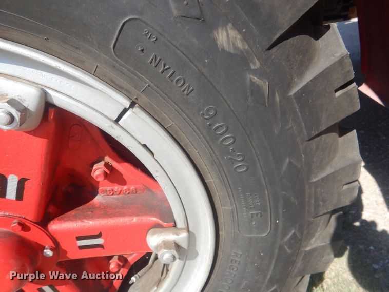 image for item HU9435 1972 International 1700  pumper fire truck