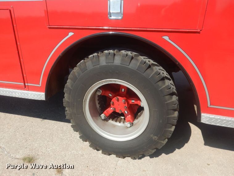 image for item HU9435 1972 International 1700  pumper fire truck