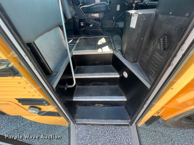 image for item IA9053 1998 International 3800  school bus