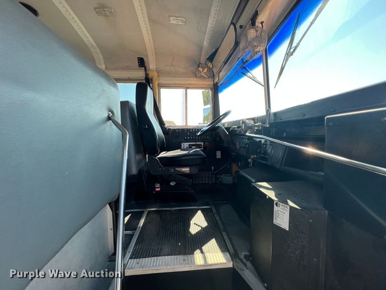 image for item IA9053 1998 International 3800  school bus