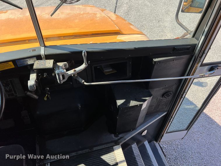 image for item IA9053 1998 International 3800  school bus