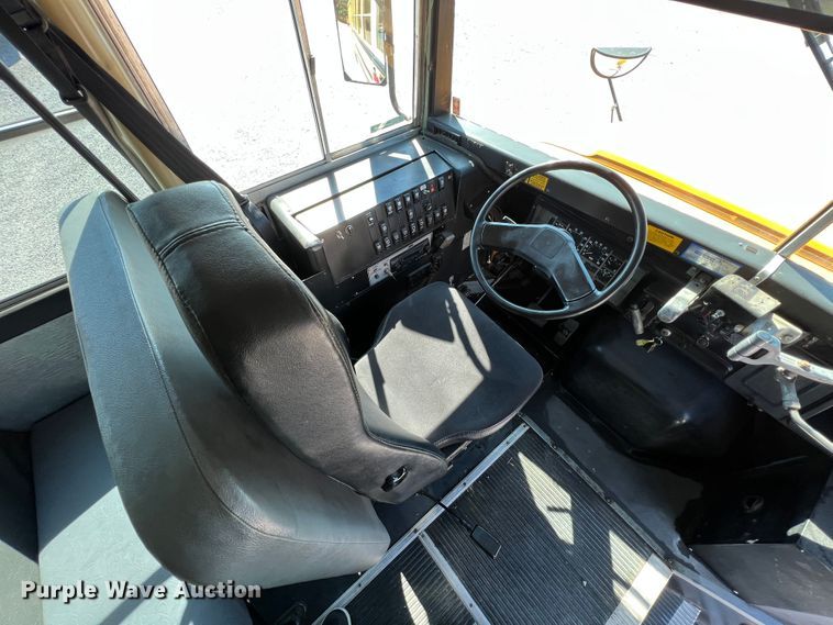 image for item IA9053 1998 International 3800  school bus