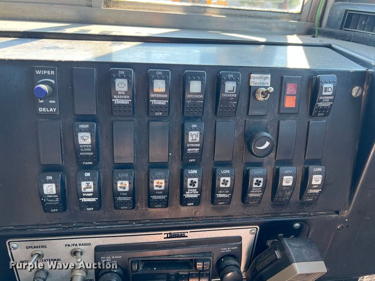 image for item IA9053 1998 International 3800  school bus