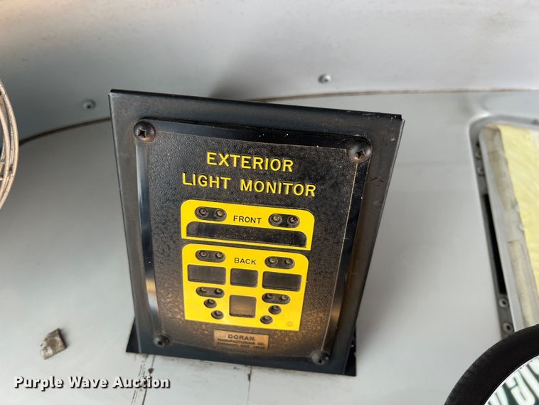 image for item IA9053 1998 International 3800  school bus