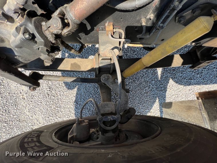 image for item IA9053 1998 International 3800  school bus