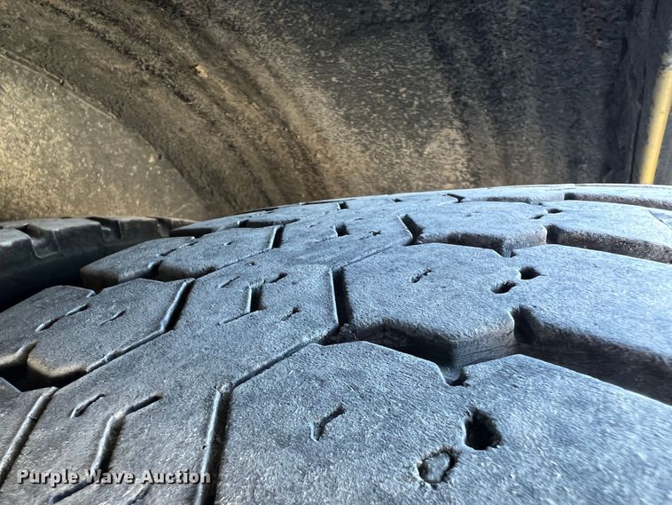 image for item IA9053 1998 International 3800  school bus