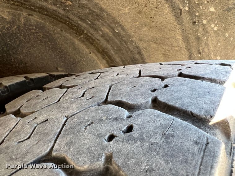 image for item IA9053 1998 International 3800  school bus