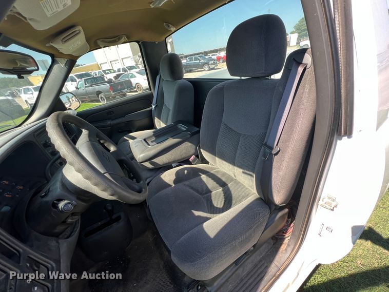 image for item IA9066 2005 Chevrolet Silverado 1500  pickup truck