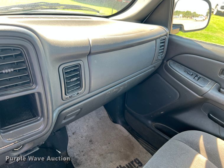 image for item IA9066 2005 Chevrolet Silverado 1500  pickup truck