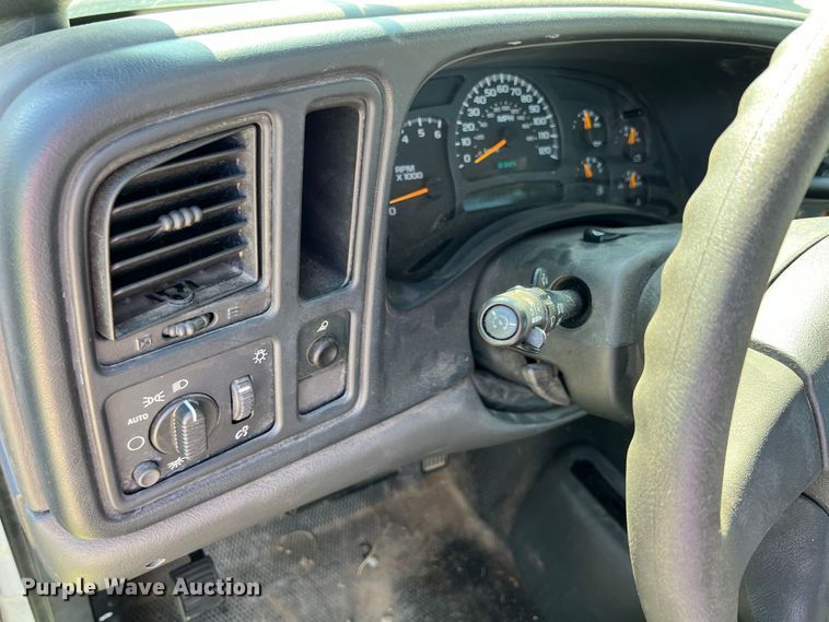 image for item IA9066 2005 Chevrolet Silverado 1500  pickup truck