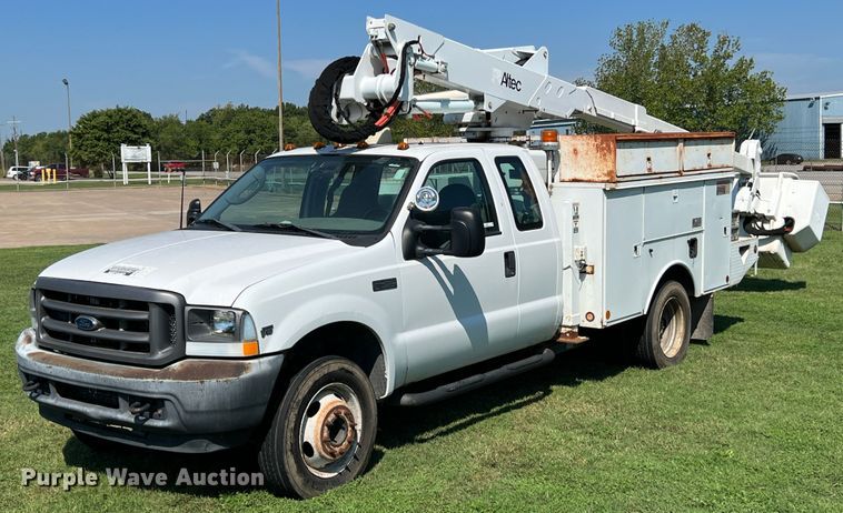 image for item IA9067 2003 Ford F450 Super Duty  bucket truck