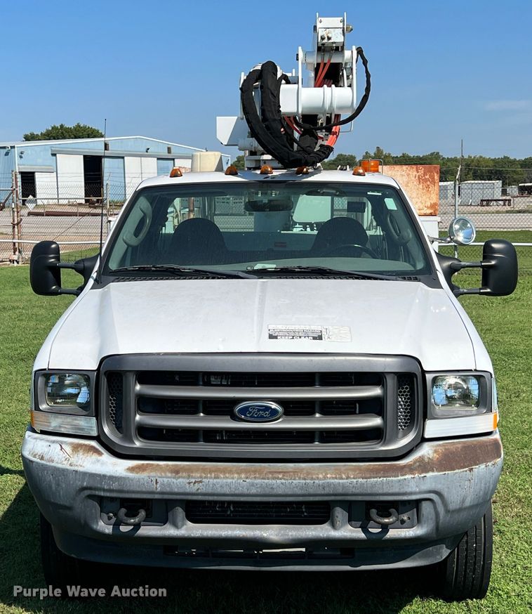 image for item IA9067 2003 Ford F450 Super Duty  bucket truck