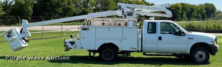 image for item IA9067 2003 Ford F450 Super Duty  bucket truck