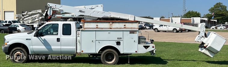 image for item IA9067 2003 Ford F450 Super Duty  bucket truck