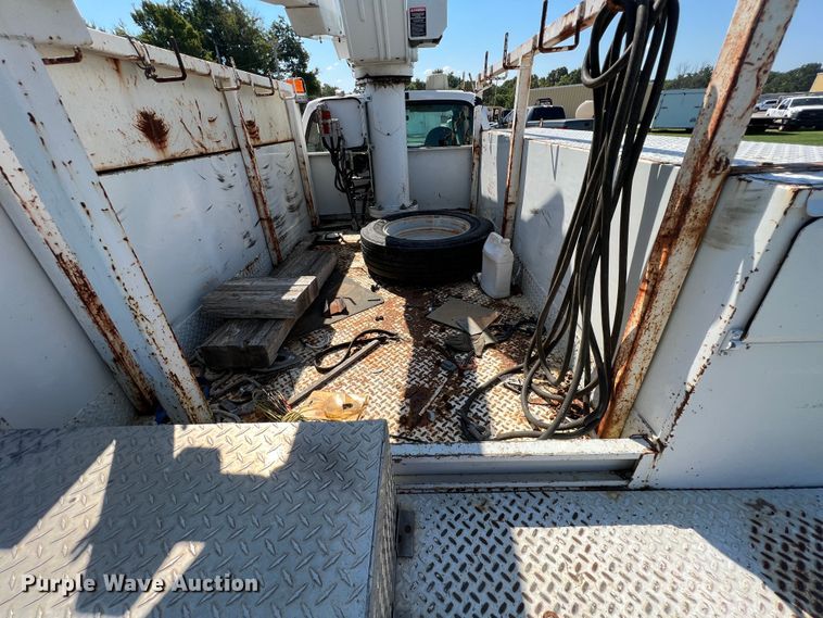 image for item IA9067 2003 Ford F450 Super Duty  bucket truck
