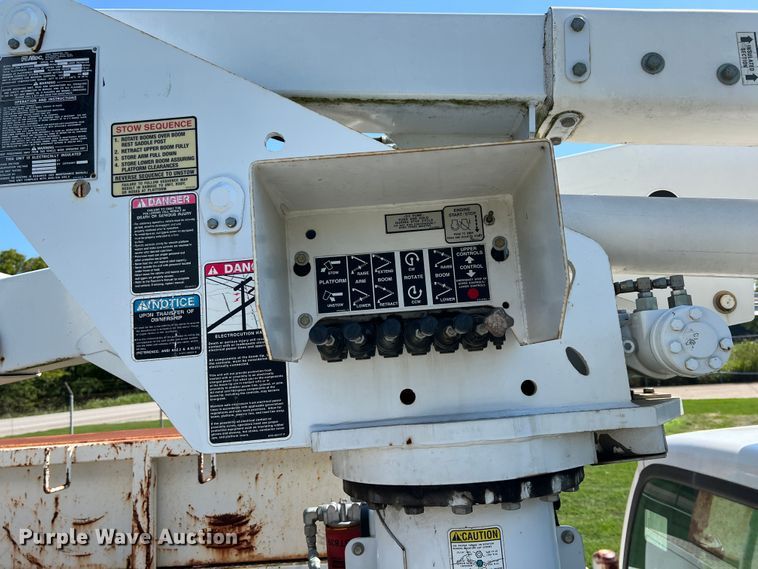 image for item IA9067 2003 Ford F450 Super Duty  bucket truck