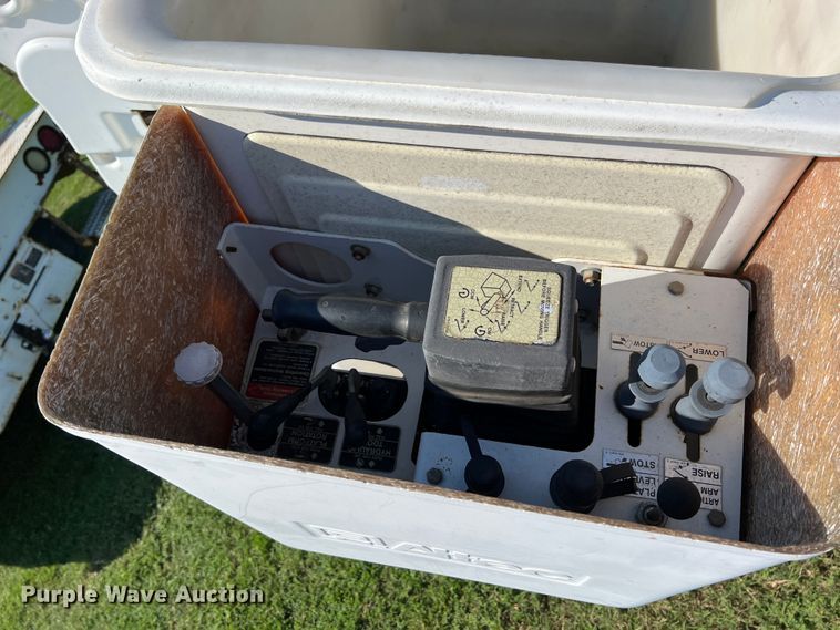 image for item IA9067 2003 Ford F450 Super Duty  bucket truck