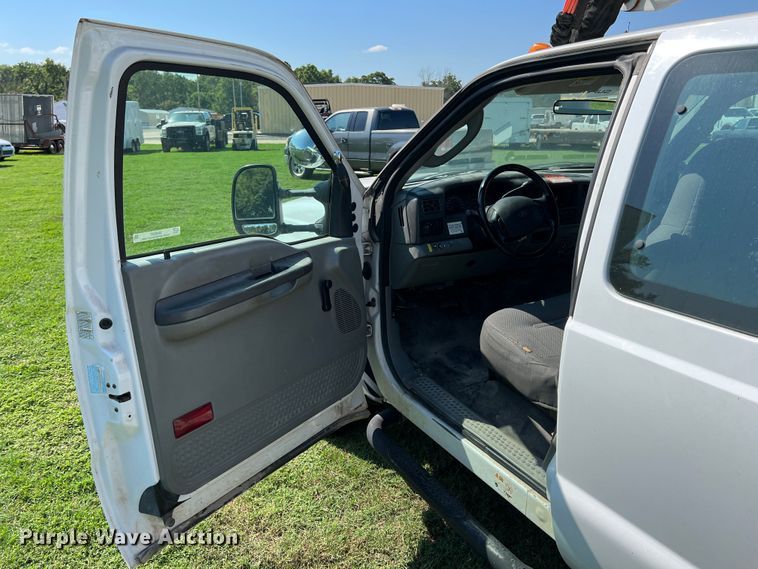 image for item IA9067 2003 Ford F450 Super Duty  bucket truck