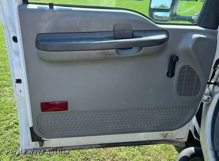 image for item IA9067 2003 Ford F450 Super Duty  bucket truck