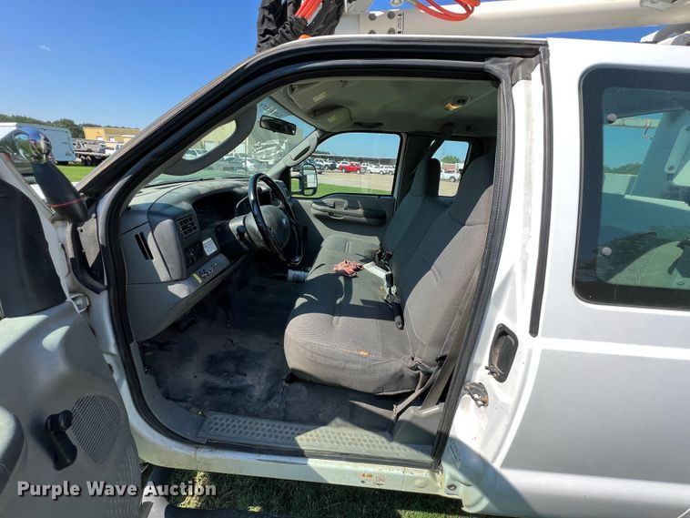 image for item IA9067 2003 Ford F450 Super Duty  bucket truck