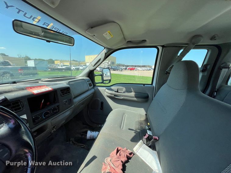 image for item IA9067 2003 Ford F450 Super Duty  bucket truck