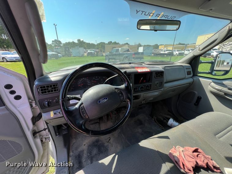 image for item IA9067 2003 Ford F450 Super Duty  bucket truck