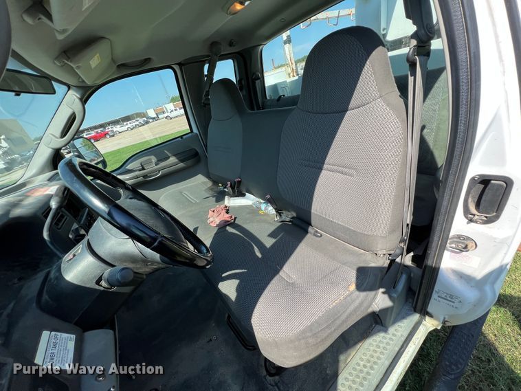 image for item IA9067 2003 Ford F450 Super Duty  bucket truck