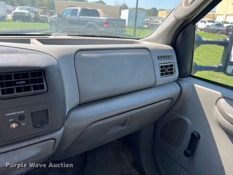 image for item IA9067 2003 Ford F450 Super Duty  bucket truck