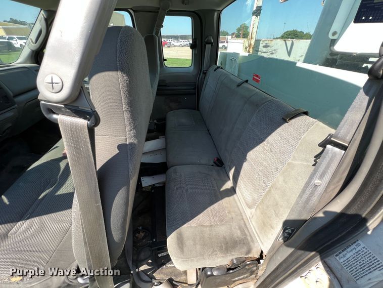 image for item IA9067 2003 Ford F450 Super Duty  bucket truck