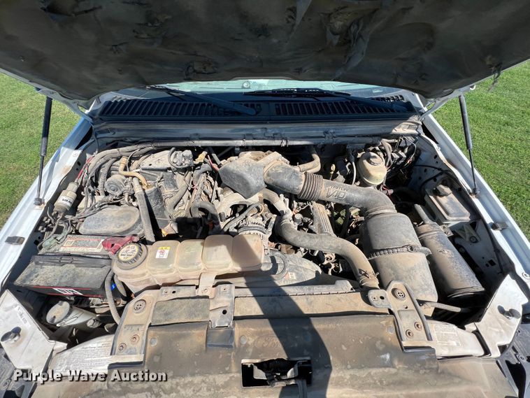 image for item IA9067 2003 Ford F450 Super Duty  bucket truck