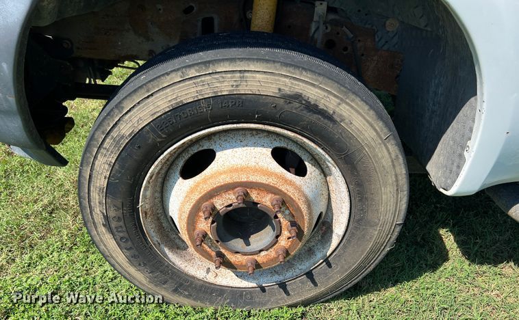 image for item IA9067 2003 Ford F450 Super Duty  bucket truck