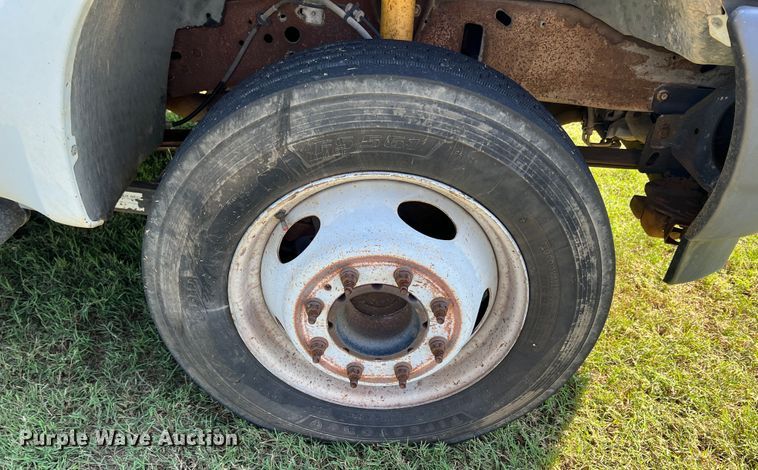 image for item IA9067 2003 Ford F450 Super Duty  bucket truck