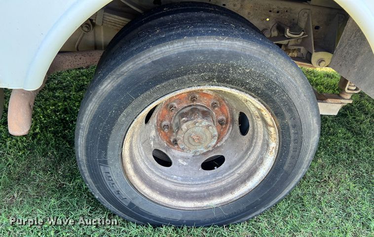 image for item IA9067 2003 Ford F450 Super Duty  bucket truck