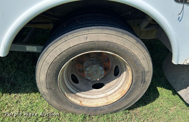 image for item IA9067 2003 Ford F450 Super Duty  bucket truck