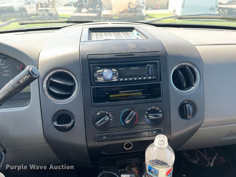 image for item IA9068 2004 Ford F150  SuperCab pickup truck