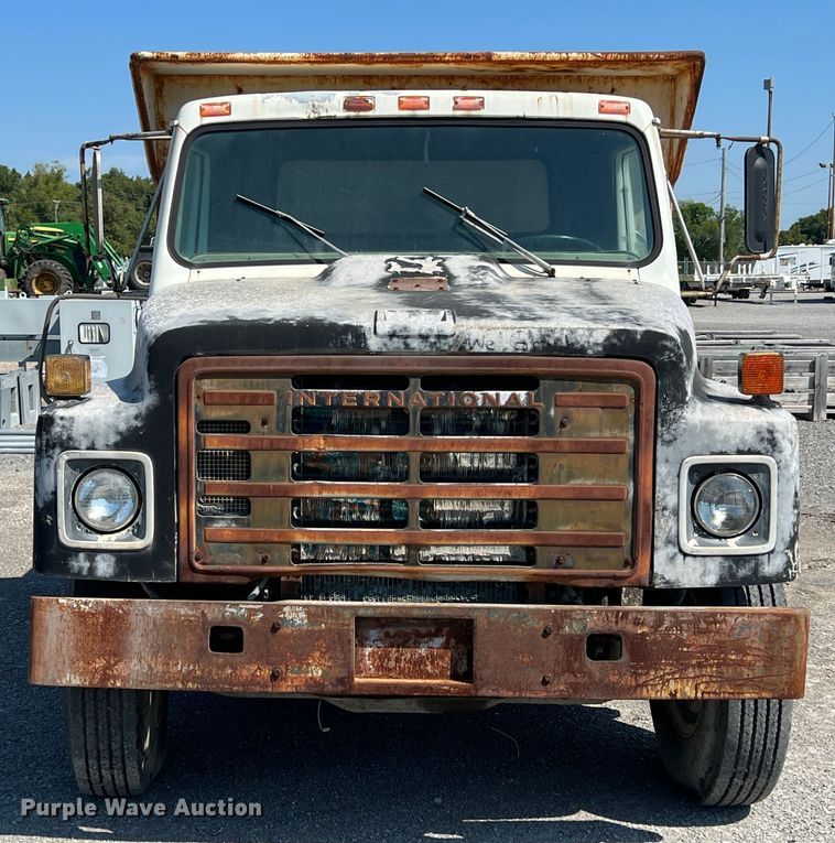 image for item IA9071 1981 International 1854  dump flatbed truck