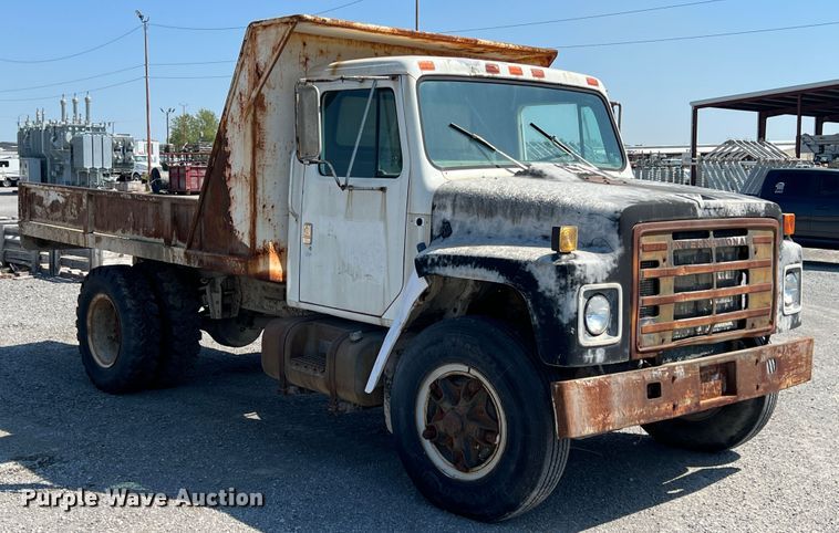 image for item IA9071 1981 International 1854  dump flatbed truck