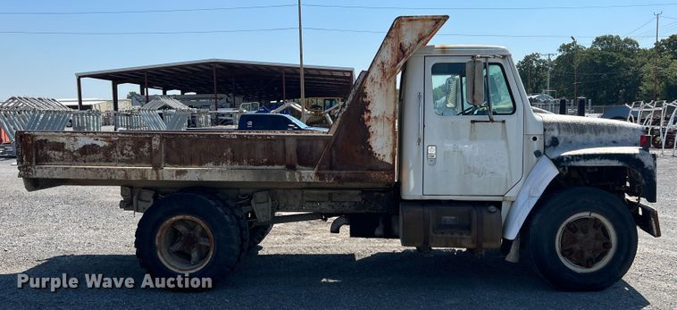 image for item IA9071 1981 International 1854  dump flatbed truck