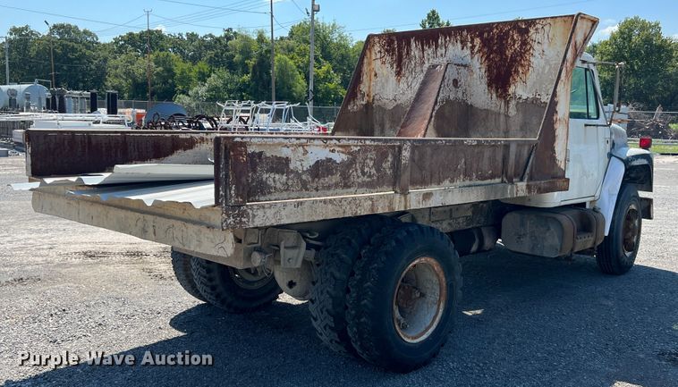 image for item IA9071 1981 International 1854  dump flatbed truck