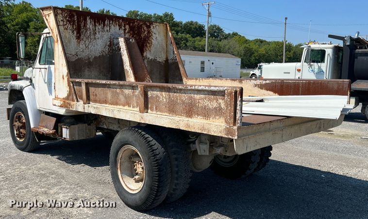 image for item IA9071 1981 International 1854  dump flatbed truck