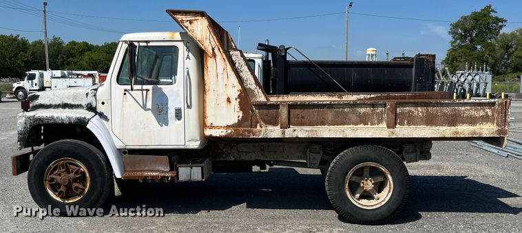 image for item IA9071 1981 International 1854  dump flatbed truck