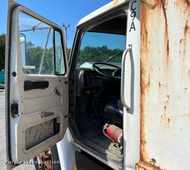 image for item IA9071 1981 International 1854  dump flatbed truck